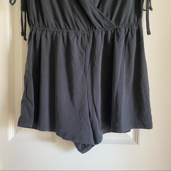 NWT - Forever 21 - Romper - Picture 5 of 5